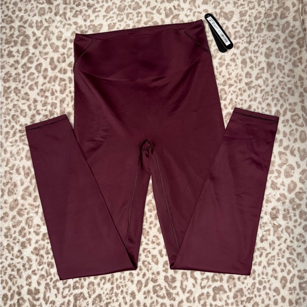 SOLD OUT!!!! Skims x Nike Shine Bonded Waist Legging Short 26 inch
